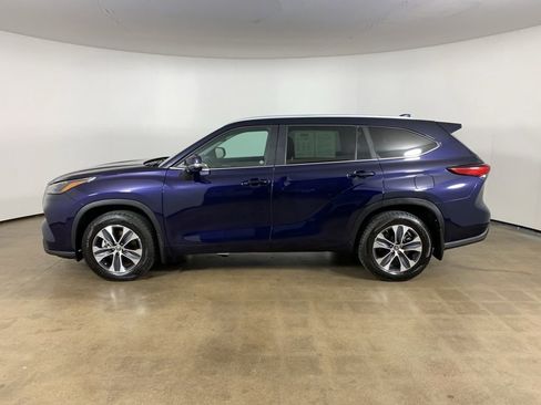 Used 2023 Toyota Highlander XLE AWD/4WD image 17