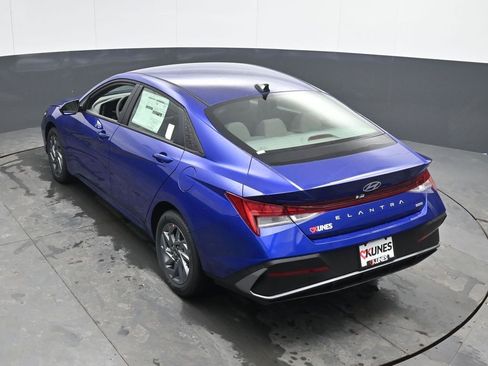 New 2026 Hyundai Elantra Hybrid FWD image 43