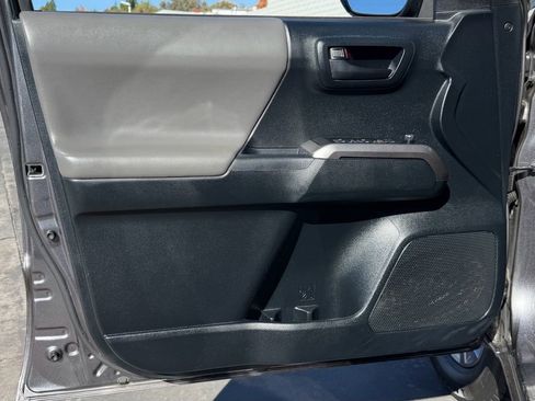 Used 2017 Toyota Tacoma SR5 image 14