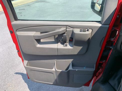 Used 2018 Chevrolet Express 2500 w/ Driver Convenience Package RWD image 6