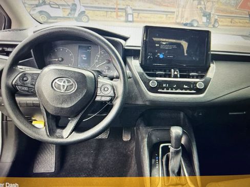 Used 2025 Toyota Corolla LE image 13