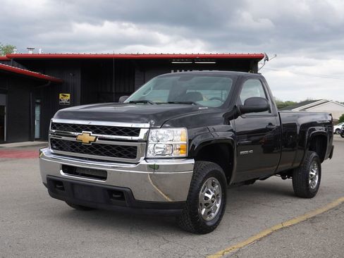 Used 2014 Chevrolet Silverado 2500 W/T w/ Snow Plow Prep Package AWD/4WD image 3
