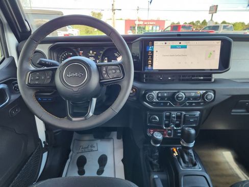 Used 2024 Jeep Wrangler Unlimited AWD/4WD image 19