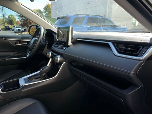 Used 2023 Toyota RAV4 XLE Premium image 32