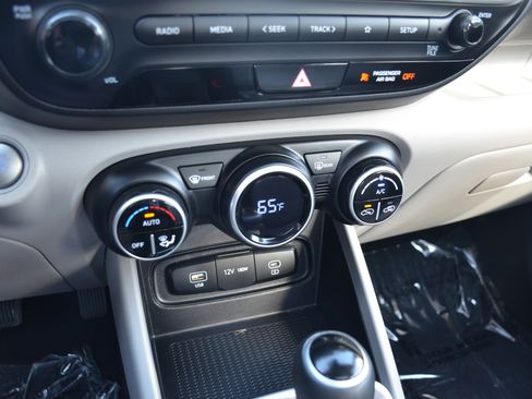 Used 2024 Hyundai Venue SEL image 13