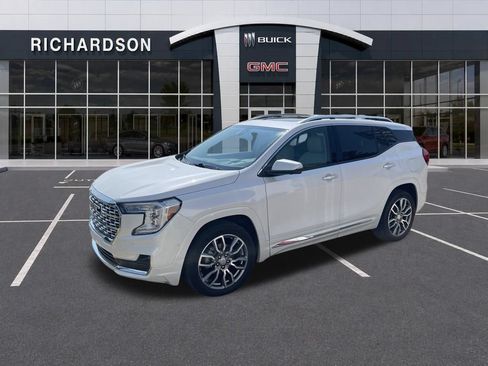 Used 2024 GMC Terrain Denali w/ Denali Premium Package AWD/4WD image 12