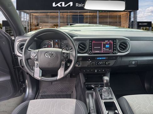 Used 2022 Toyota Tacoma TRD Sport w/ Technology Package RWD image 8