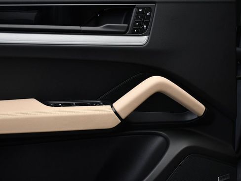Certified 2026 Porsche Cayenne Coupe AWD/4WD image 38