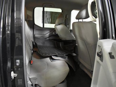 Used 2020 Nissan Frontier SV w/ Midnight Edition Floor Mats image 31