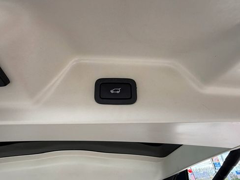 Used 2017 Land Rover Range Rover HSE AWD/4WD image 15