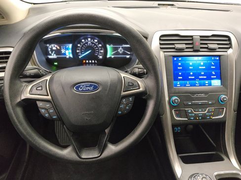 Used 2020 Ford Fusion SE FWD image 22