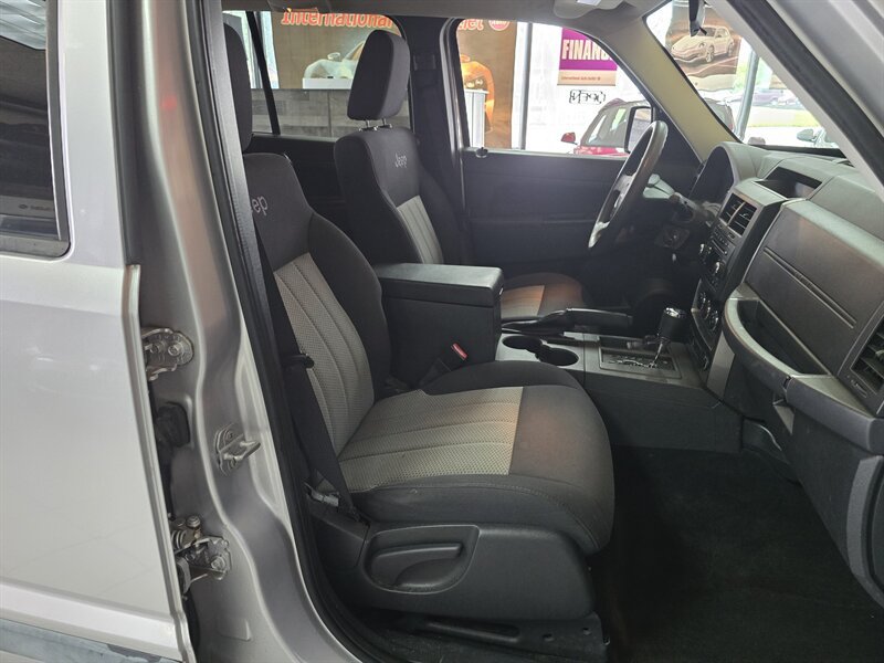 Used 2009 Jeep Liberty Sport w/ Popular Equipment Group AWD/4WD image 15