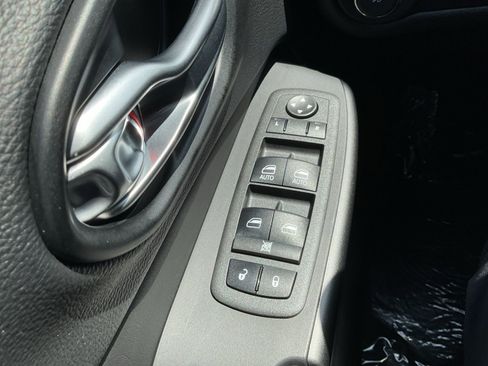 Used 2022 Jeep Cherokee Trailhawk w/ Sound & Nav Group AWD/4WD image 23