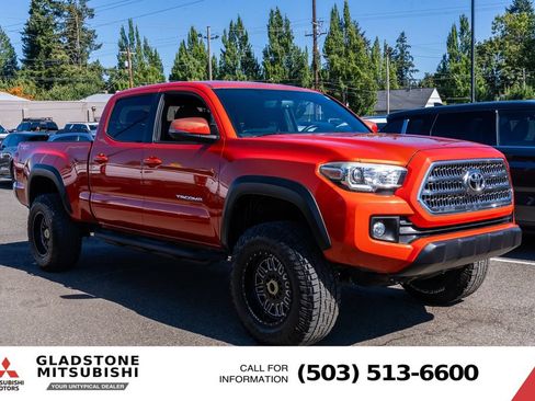 Used 2017 Toyota Tacoma TRD Off-Road w/ Tow Package AWD/4WD image 1