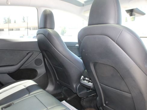 Used 2024 Tesla Model Y Long Range AWD/4WD image 15