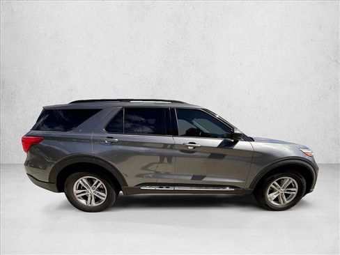 Used 2023 Ford Explorer XLT w/ Equipment Group 202A RWD image 5