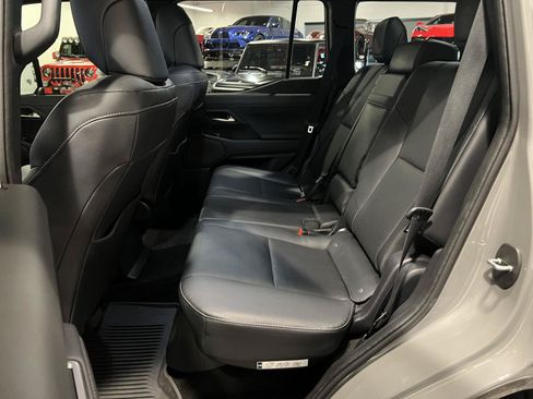 Used 2024 Lexus GX 550 w/ Cold Area Package AWD/4WD image 33