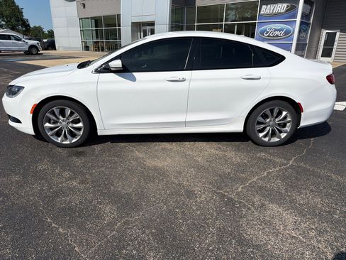 Used 2015 Chrysler 200 S FWD image 10