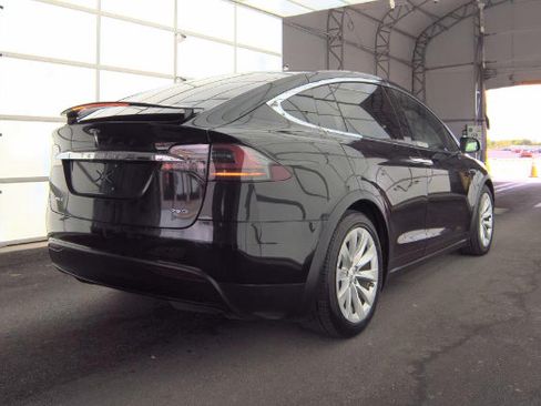 Used 2018 Tesla Model X 75D AWD/4WD image 2