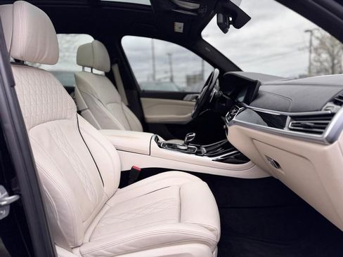 Used 2021 BMW X7 xDrive40i w/ M Sport Package AWD/4WD image 24
