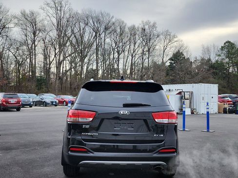 Used 2017 Kia Sorento EX image 4