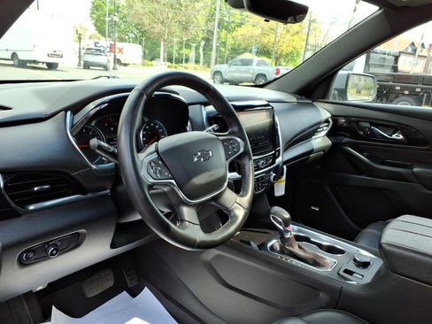 Used 2023 Chevrolet Traverse RS w/ LPO, Floor Liner Package AWD/4WD image 10