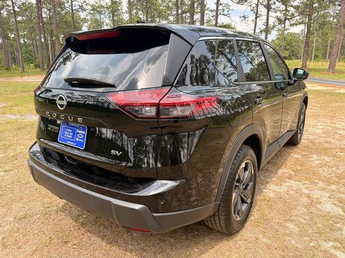 Used 2024 Nissan Rogue SV FWD image 5