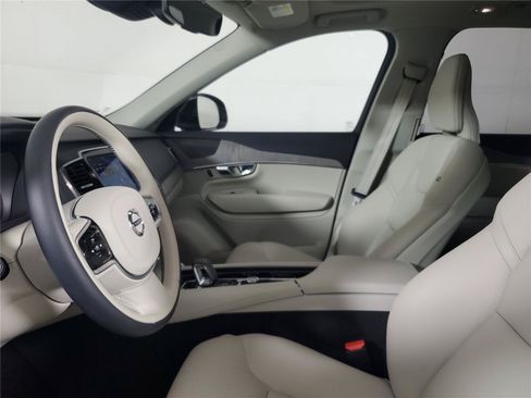 Certified 2025 Volvo XC90 B5 Plus w/ Protection Package AWD/4WD image 21
