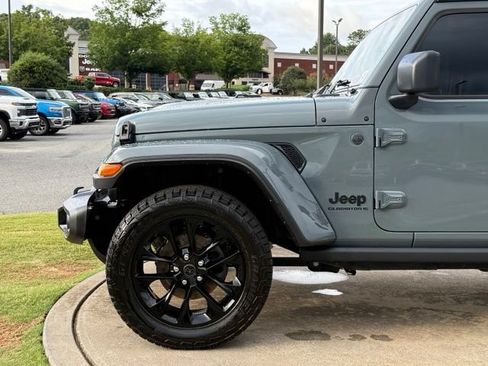 Used 2025 Jeep Gladiator Sport AWD/4WD image 12
