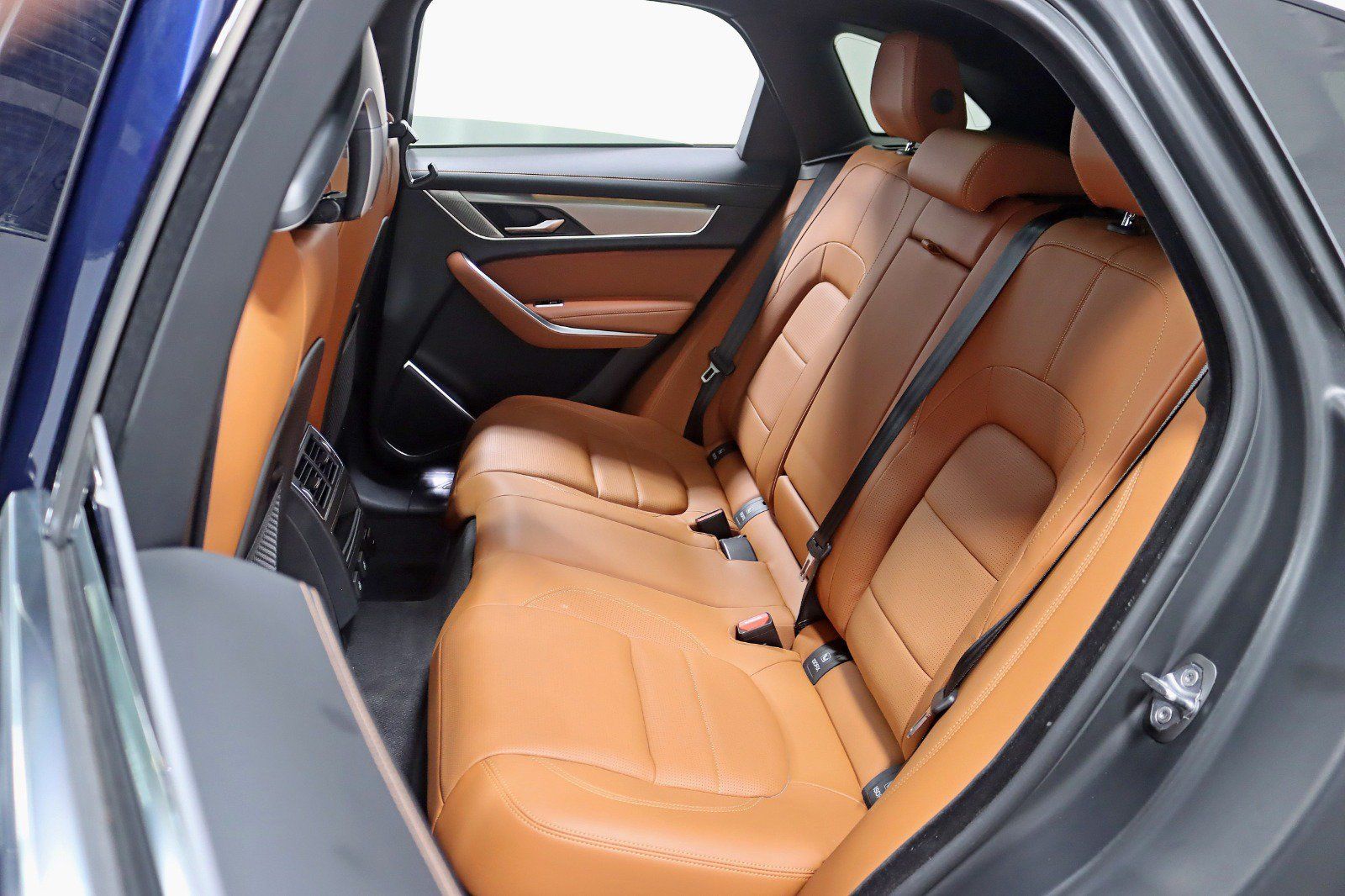 Used 2025 Jaguar F-PACE R-Dynamic S AWD/4WD image 27