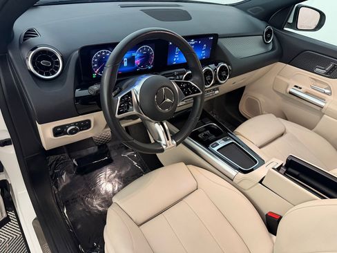 Used 2025 Mercedes-Benz GLA 250 4MATIC image 4