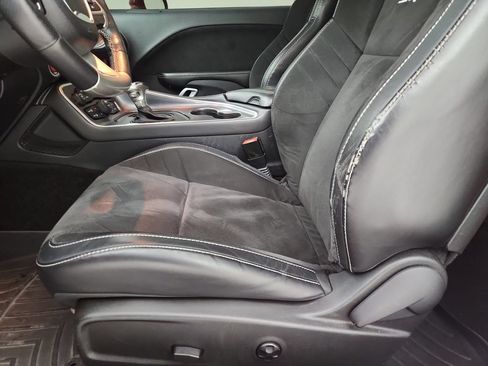Used 2015 Dodge Challenger SRT RWD image 21