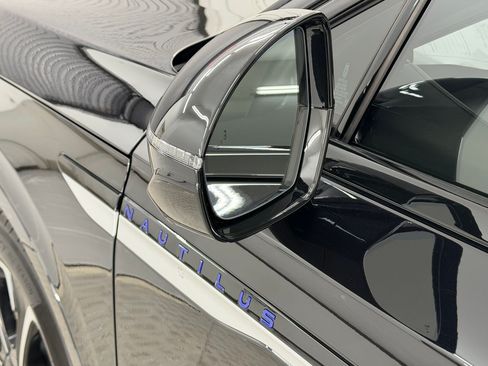 Used 2025 Lincoln Nautilus Reserve AWD/4WD image 36