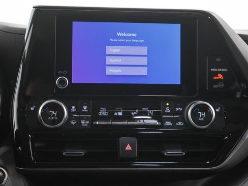 Used 2023 Toyota Highlander XLE w/ Protection Package #3 (TMS) AWD/4WD image 19