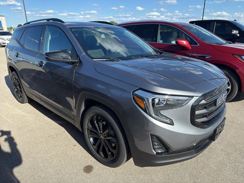 Used 2020 GMC Terrain SLE w/ Driver Convenience Package FWD image 2