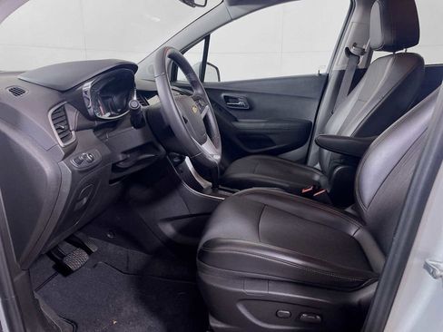 Used 2019 Chevrolet Trax LT w/ LT Convenience Package image 18