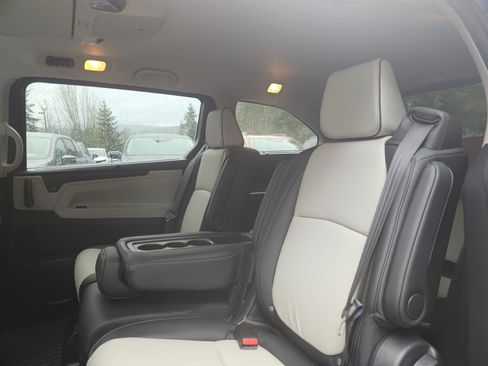 Used 2025 Honda Odyssey Elite image 18
