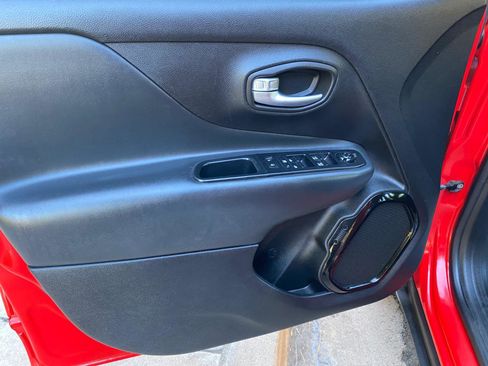 Used 2018 Jeep Renegade Altitude w/ Popular Equipment Group image 23