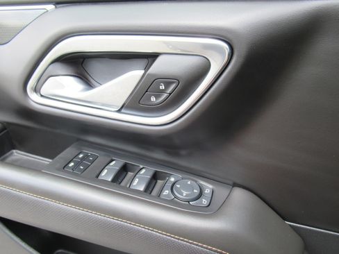 Used 2024 GMC Yukon AT4 w/ Technology Package AWD/4WD image 21