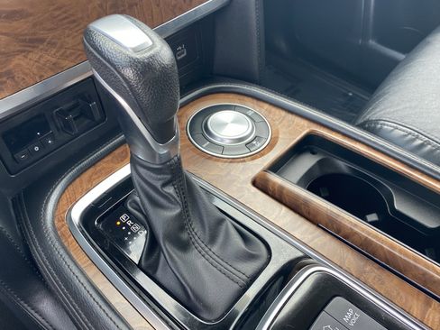 Used 2023 Nissan Armada SL image 25