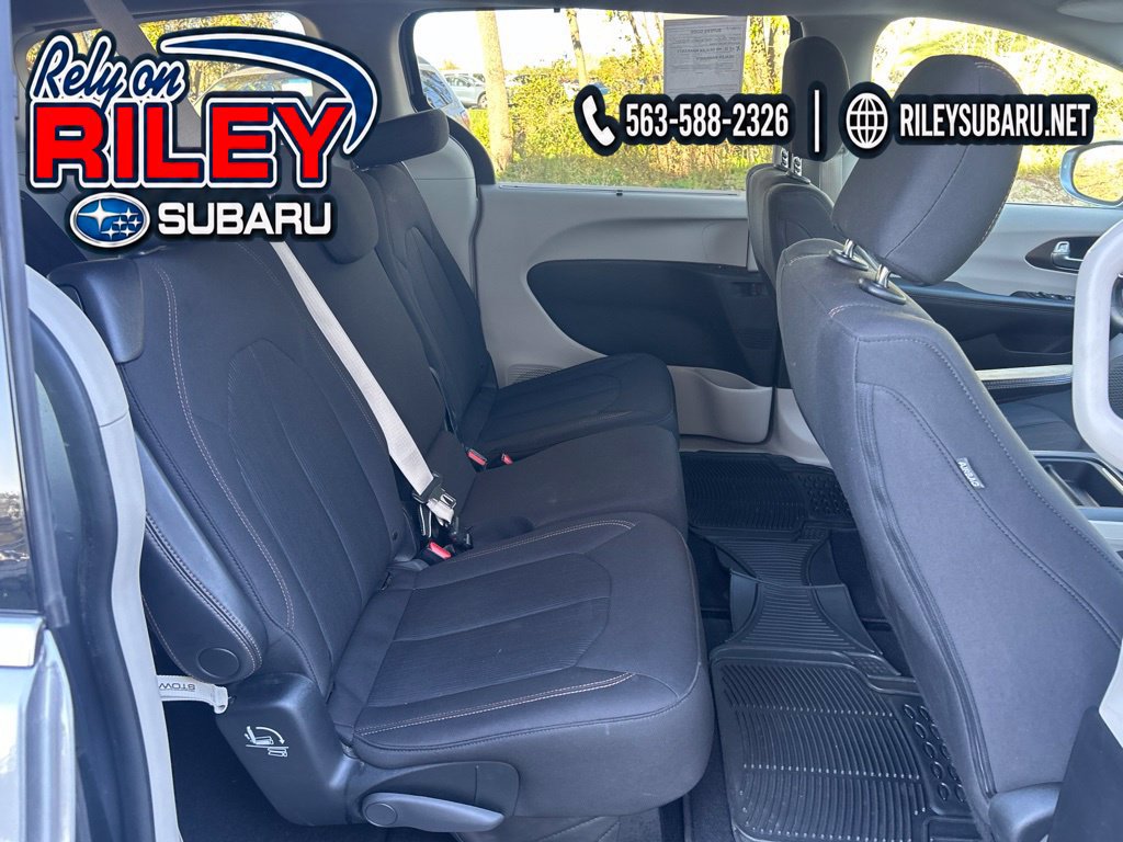 Used 2018 Chrysler Pacifica Touring Plus FWD image 18