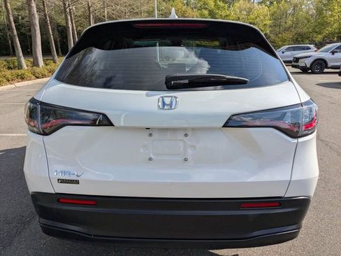 Certified 2024 Honda HR-V LX image 9