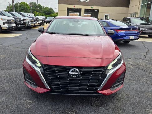 Used 2025 Nissan Altima 2.5 SV FWD image 2