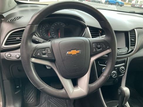 Used 2020 Chevrolet Trax LT w/ Driver Confidence Package image 11
