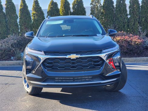 New 2026 Chevrolet Trax LT w/ Driver Confidence Package FWD image 5