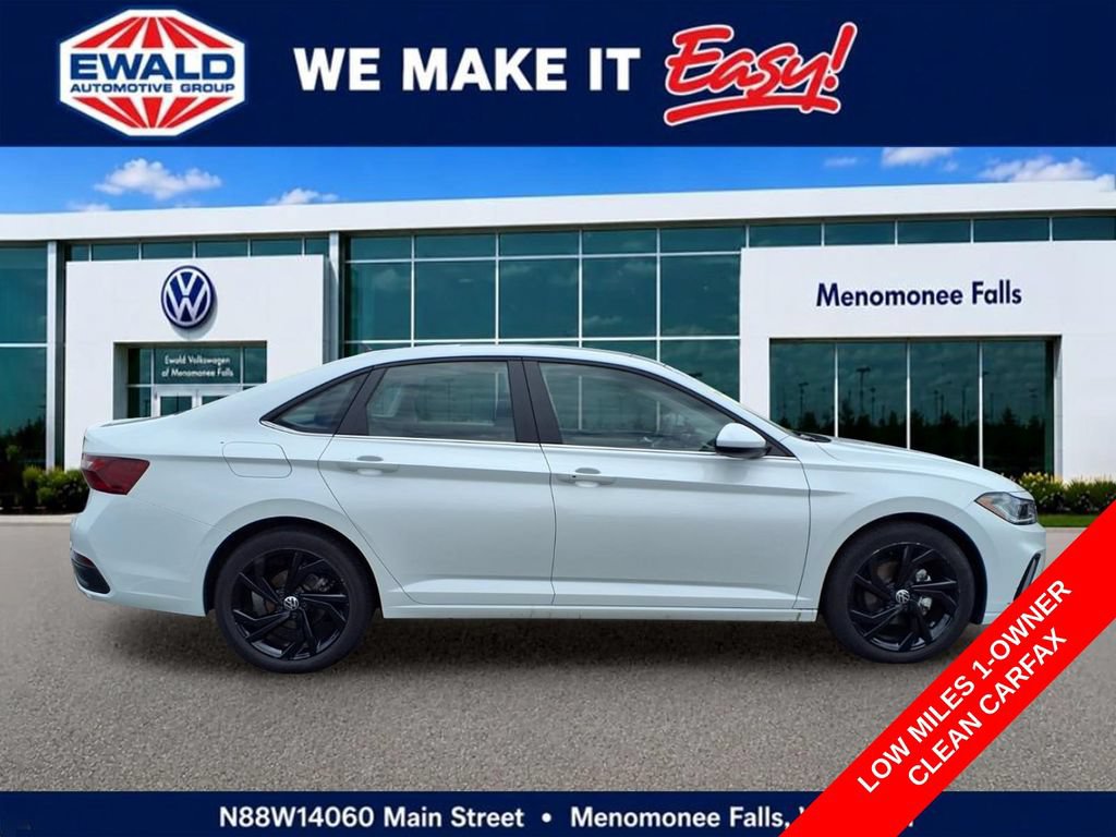 Used 2025 Volkswagen Jetta SE w/ Sunroof Package FWD image 8