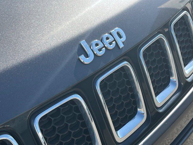 Used 2018 Jeep Compass Latitude w/ Popular Equipment Group FWD image 30