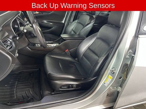 Used 2018 Chevrolet Malibu LT w/ Leather Package FWD image 11