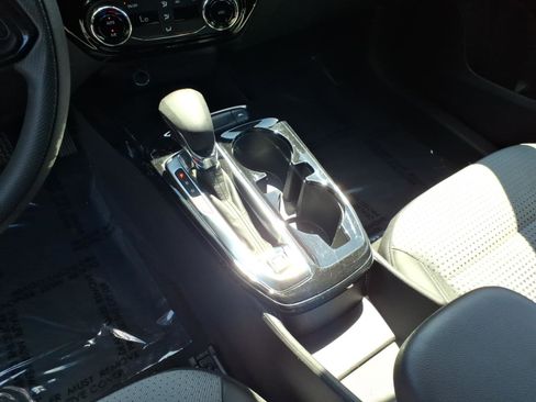 Used 2024 Chevrolet Trax LT FWD image 20