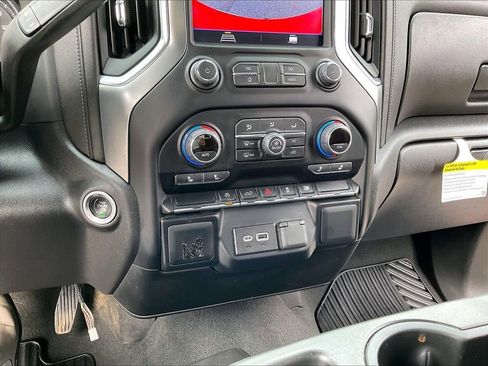 Used 2022 Chevrolet Silverado 1500 LT AWD/4WD image 25